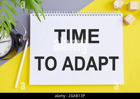 Il est temps d'adapter le concept de mot écrit dans Notebook. Banque D'Images