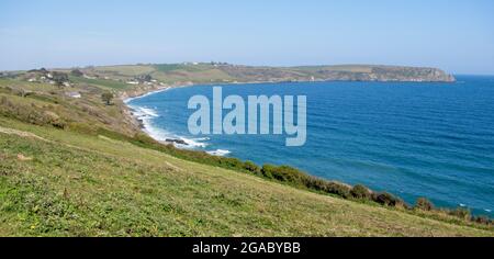 Gerrans Bay, près de Portscatho, Cornwall, Royaume-Uni, le beau jour de printemps. Banque D'Images