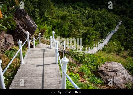 Escalier de rocher en haut, montagne Banque D'Images