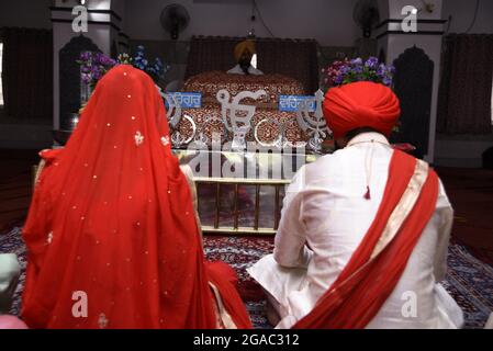 Cérémonie de mariage indienne Punjabi Sikh mariée et marié Banque D'Images