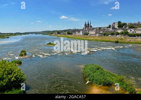 Bord de la Loire à Blois, commune et capitale du département de Loir-et-cher dans le Centre-Val de Loire en France Banque D'Images