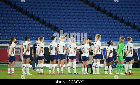 Yokohama, Japon. 30 juillet 2021. Joueurs des États-Unis pendant l'hymne national avant le tournoi de football olympique féminin Tokyo 2020 quart de finale entre les pays-Bas et les États-Unis au Stade International Yokohama à Yokohama, Japon. Crédit: SPP Sport presse photo. /Alamy Live News Banque D'Images