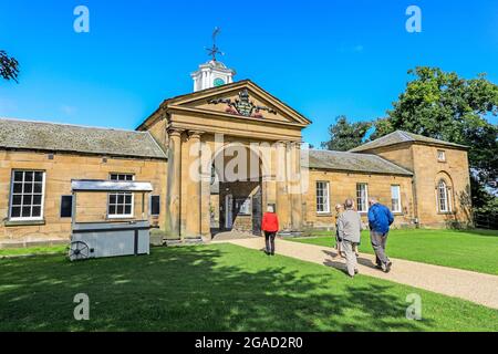 L'écurie Renishaw Hall & Gardens, Renishaw Park, maison de campagne à Renishaw, Chesterfield, Derbyshire, Angleterre, Royaume-Uni Banque D'Images