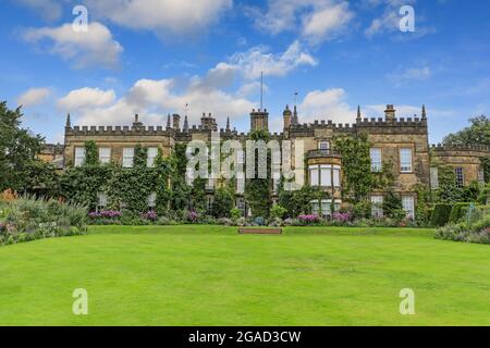 Renishaw Hall & Gardens, Renishaw Park, maison de campagne à Renishaw, Chesterfield, Derbyshire, Angleterre, Royaume-Uni Banque D'Images