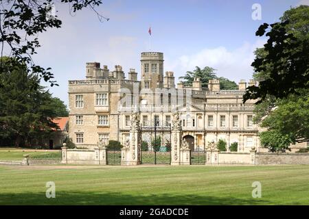 Château Ashby House, une maison de campagne du XVIIe siècle, un jour ensoleillé en juillet - Northamptonshire, Angleterre, Royaume-Uni Banque D'Images