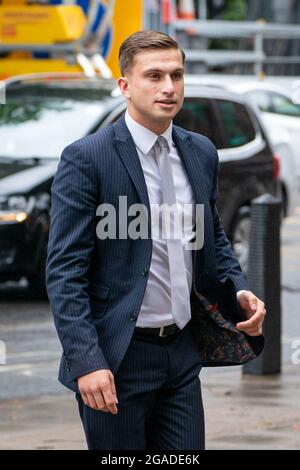 Lewis Hughes, 23 ans, arrive au tribunal des magistrats de Westminster à Londres, où il est accusé d'agression commune, après que le chef de la direction médicale de l'Angleterre Chris Whitty, a été accosté à St James's Park, dans le centre de Londres, le dimanche 27 juin. Date de la photo : vendredi 30 juillet 2021. Banque D'Images