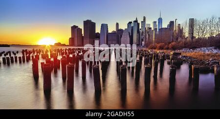 Lower Manhattan Sunset, vue depuis Brooklyn, New York, États-Unis Banque D'Images