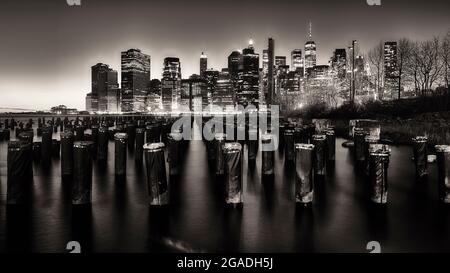 Lower Manhattan Nightscape, vue depuis Brooklyn, New York Banque D'Images
