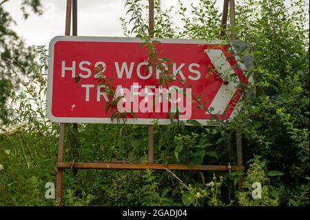 Aylesbury Vale, Buckinghamshire, Royaume-Uni. 28 juillet 2021. Un panneau HS2 Works Traffic sur une route locale. Crédit : Maureen McLean/Alay Banque D'Images