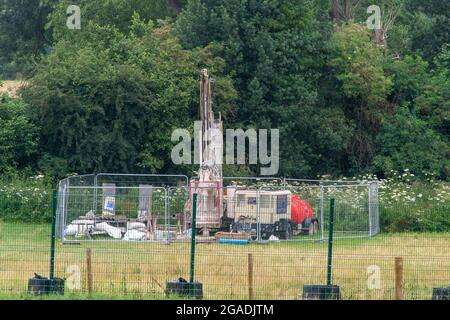 Aylesbury Vale, Buckinghamshire, Royaume-Uni. 28 juillet 2021. HS2 équipement de surveillance et de forage du sol à leur ferme de Durham. Crédit : Maureen McLean/Alay Banque D'Images