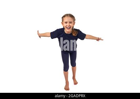 Happy cute funny blonde enfant s'amusant, jouer à la paume des mains propres, tout sourire, imbécile autour des vacances, s'amuser Banque D'Images