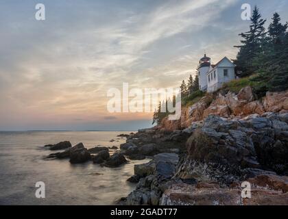 Bass Harbor Head Light, l'Acadia National Park, Mount Desert Island, Maine, USA Banque D'Images