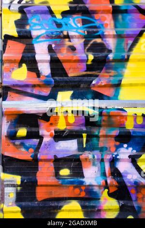 Graffiti abstrait de couleur avec lettres. Banque D'Images