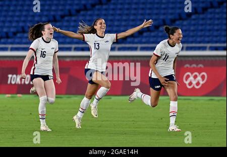 Yokohama, Japon. 30 juillet 2021. Les joueurs des États-Unis célèbrent lors du match de football quart-finale des femmes contre les pays-Bas aux Jeux Olympiques de Tokyo 2020 à Yokohama, au Japon, le 30 juillet 2021. Credit: Guo Chen/Xinhua/Alay Live News Banque D'Images