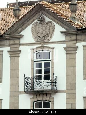 DETALLE DE LA FACHADA DEL ANTIGUO HOSPITAL DE LA MISERICORDIA - S XIX LIEU: HÔPITAL DE LA MISERICORDIA. CHAVES. PORTUGAL. Banque D'Images