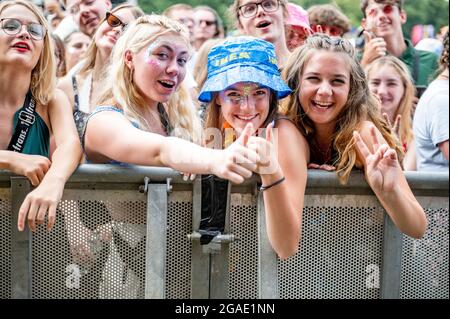 Sheffield, Royaume-Uni. 25 juillet 2021. Les festivaliers ont été élés le 3 jour alors que le Festival 2021 des lignes de tramway de Sheffield se joint à la troisième phase des événements du gouvernement Banque D'Images