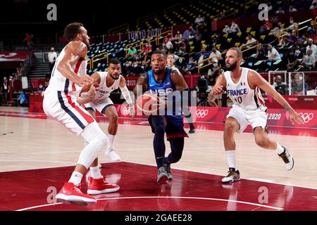 Tokyo, Japon, 25 juillet 2021. Damian Lillard de Team Etats-Unis avec le ballon pendant le groupe préliminaire DE basket-ball MASCULIN A - match 4 entre la France et les Etats-Unis le deuxième jour des Jeux Olympiques de Tokyo 2020 . Credit: Pete Dovgan/Speed Media/Alay Live News Banque D'Images
