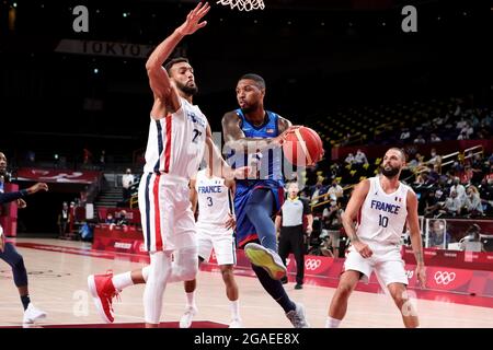 Tokyo, Japon, 25 juillet 2021. Damian Lillard de Team Etats-Unis avec le ballon pendant le groupe préliminaire DE basket-ball MASCULIN A - match 4 entre la France et les Etats-Unis le deuxième jour des Jeux Olympiques de Tokyo 2020 . Credit: Pete Dovgan/Speed Media/Alay Live News Banque D'Images