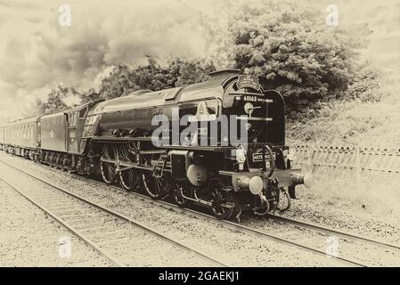 LNER Peppercorn classe A1 60163 Tornado passant par long juillet 2021 Banque D'Images