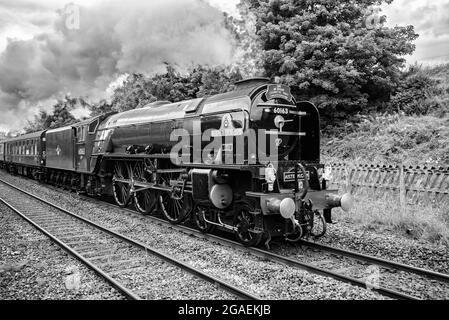 LNER Peppercorn classe A1 60163 Tornado passant par long juillet 2021 Banque D'Images