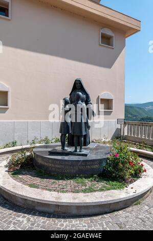 cascia,italie juillet 30 2021:monument à mère teresa fascia di cascia Banque D'Images