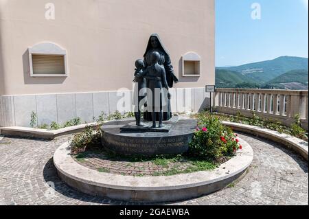 cascia,italie juillet 30 2021:monument à mère teresa fascia di cascia Banque D'Images