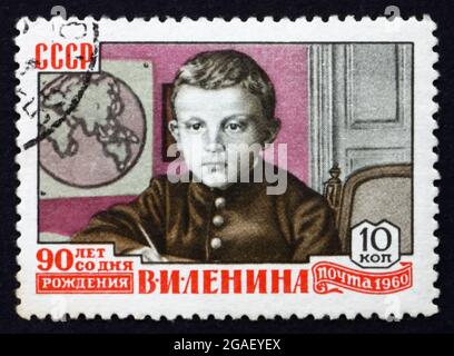 RUSSIE - VERS 1960 : un timbre imprimé en Russie montre Lénine comme enfant, 90e anniversaire de la naissance de Lénine, vers 1960 Banque D'Images