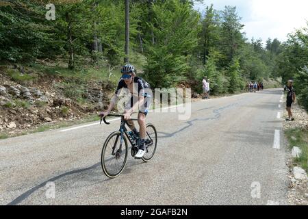 Nils Eekhoff (équipe DSM) en action pendant la 11e étape du Tour de France 2021.la 11e étape du Tour de France 2021 a lieu entre Sorgues et Malaucene et comprend deux ascensions du Mont-Ventoux . Le vainqueur de la scène est Wout van Aert (équipe Jumbo Visma) et le dernier vainqueur de la classification générale du Tour de France 2021 est le pilote slovène de l'équipe des Émirats Arabes Unis Tadej Pogacar. Banque D'Images