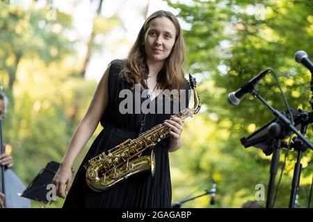 Madrid, Espagne. 30 juillet 2021. Belen Martin Quintet se produit dans les jardins du Palais Royal de Madrid qui a été inclus dans le programme Jazz Palacio Real 2021 de Madrid. (Photo par Atilano Garcia/SOPA Images/Sipa USA) crédit: SIPA USA/Alay Live News Banque D'Images