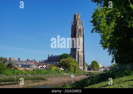 L'église de Botolph, mieux connue sous le nom de souche sur la rivière Witham par un jour ensoleillé de printemps. Boston Lincolnshire Banque D'Images