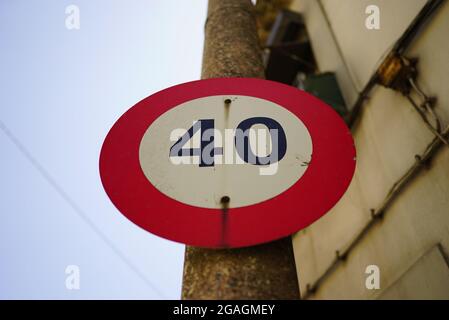 Signalisation routière montée sur un montant indiquant une limite de vitesse de 40 mph pour les véhicules Banque D'Images