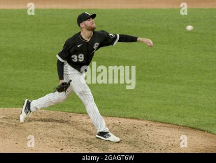 Chicago, États-Unis. 31 juillet 2021. Le pichet de secours de Chicago White Sox Aaron Bummer (39) lance contre les Cleveland Indians lors du septième repas au champ de tarif garanti à Chicago le vendredi 30 juillet 2021. Photo par Mark Black/UPI crédit: UPI/Alay Live News Banque D'Images