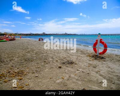 Plage déserte à Platamona sur la côte ouest de la Sardaigne, île de Sardaigne, province de Sassari, Italie, Europe Banque D'Images