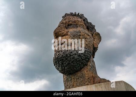 La sculpture Echo de Poséidon, depuis 2016, la sculpture de Markus Lüpertz de 10 m de haut se dresse sur l'île Mercator, la sculpture a été construite à partir de 75 i Banque D'Images