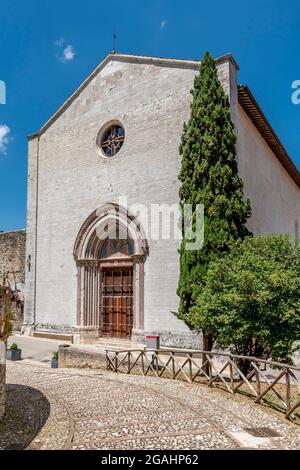 L'ancien complexe monumental de San Nicolò dans le centre historique de Spoleto, en Italie Banque D'Images