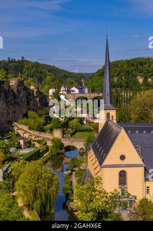 Vue panoramique aérienne de la vieille ville de Luxembourg, Luxembourg avec la ville de Grund Banque D'Images