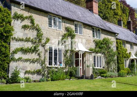 Jolis cottages en pierre sur Stourhead Estate Banque D'Images