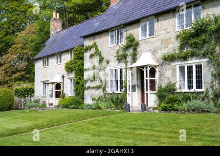 Jolis cottages en pierre sur Stourhead Estate Banque D'Images