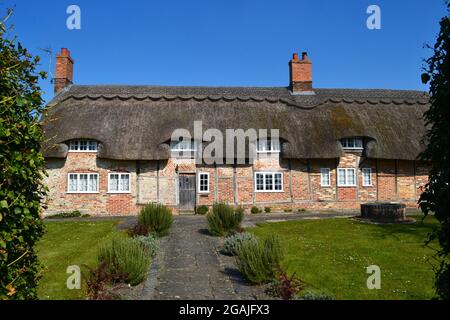 Ancienne maison à colombages avec poutres à Bledlow, Buckinghamshire, Royaume-Uni Banque D'Images