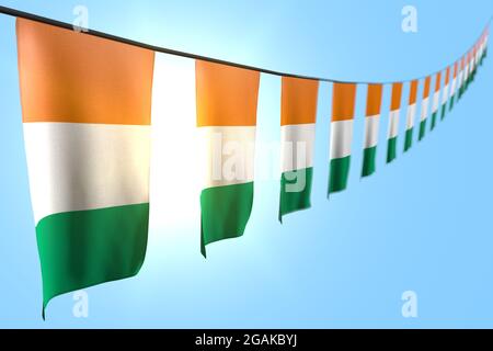 Magnifique drapeau de fête illustration 3d - de nombreux drapeaux ou bannières de la Côte d'Ivoire pendent en diagonale sur une corde sur fond bleu ciel avec une mise au point douce Banque D'Images