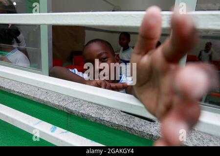 salvador, bahia, brésil - september10, 2015: Les enfants d'un centre public de garderie sont vus dans une salle de classe dans la ville de Salvador. Banque D'Images