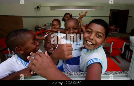 salvador, bahia, brésil - september10, 2015: Les enfants d'un centre public de garderie sont vus dans une salle de classe dans la ville de Salvador. Banque D'Images