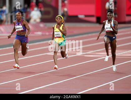 31 juillet 2021; Stade olympique, Tokyo, Japon: Tokyo 2020 Jeux Olympiques d'été jour 8; 100m Womens Heat shows Great Britains NEITA Daryll, gagnant FRASER-PRYCE Shelly-Ann (Jam) et DANIELS Teahna des États-Unis Banque D'Images