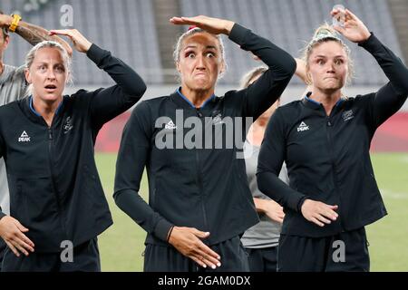 Tokyo, Japon. 31 juillet 2021. Les joueurs de l'équipe néo-zélandaise jouent le Haka après avoir remporté la médaille d'or des femmes entre la Nouvelle-Zélande et la France lors des Jeux Olympiques de Tokyo en 2020 au stade de Tokyo. La Nouvelle-Zélande bat la France 26-12. (Image de crédit: © Rodrigo Reyes Marin/ZUMA Press Wire) Banque D'Images