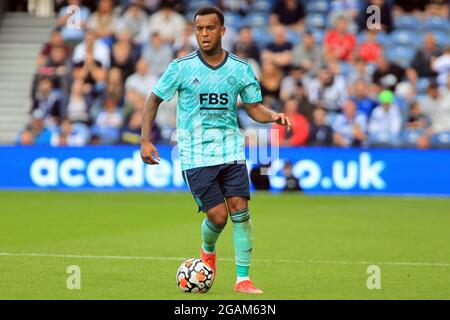 Londres, Royaume-Uni. 31 juillet 2021. Ryan Bertrand de Leicester City en action pendant le match. Match d'avant-saison, Queens Park Rangers et Leicester City au Kiyan Prince Foundation Stadium, Loftus Road à Londres, le samedi 31 juillet 2021. Cette image ne peut être utilisée qu'à des fins éditoriales. Utilisation éditoriale uniquement, licence requise pour une utilisation commerciale. Aucune utilisation dans les Paris, les jeux ou les publications d'un seul club/ligue/joueur. photo par Steffan Bowen/Andrew Orchard sports photographie/Alay Live news crédit: Andrew Orchard sports photographie/Alay Live News Banque D'Images