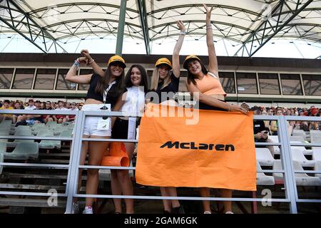 Le 31 juillet 2021, Hungaroring, Budapest, Grand Prix de Formule 1 de Hongrie 2021, dans les stands les fans de photo célèbrent dans les tribunes. Banque D'Images