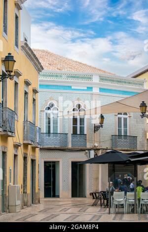 Centre principal centre ville touristique zone commerçante dans la ville de Faro, Portugal. Banque D'Images