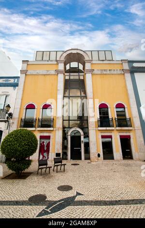 Centre principal centre ville touristique zone commerçante dans la ville de Faro, Portugal. Banque D'Images