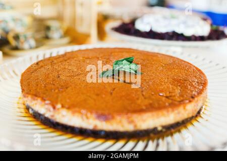 Chocoflan ou gâteau impossible dessert mexicain traditionnel au Mexique Banque D'Images