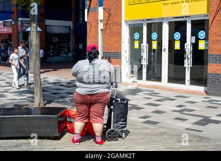 Slough, Berkshire, Royaume-Uni. 20 juillet 2021. Les médecins ont averti les personnes obèses de perdre du poids pendant la pandémie de Covid-19. Crédit : Maureen McLean/Alay Banque D'Images